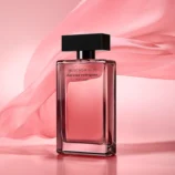 MUSC-NOIR-ROSE-NARCISO-RODRIGUEZ_e25fce4a-9f53-4773-8c5b-e8fe0b166135_800x